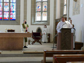 Heilige Messe mit karnevalistischem Ambiente (Foto: Karl-Franz Thiede)